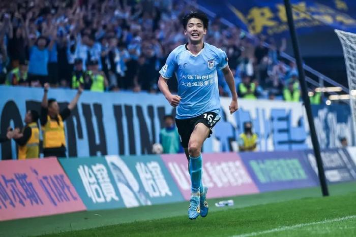 包含大连一方成功晋级，球队士气高昂备战下一场比赛的词条