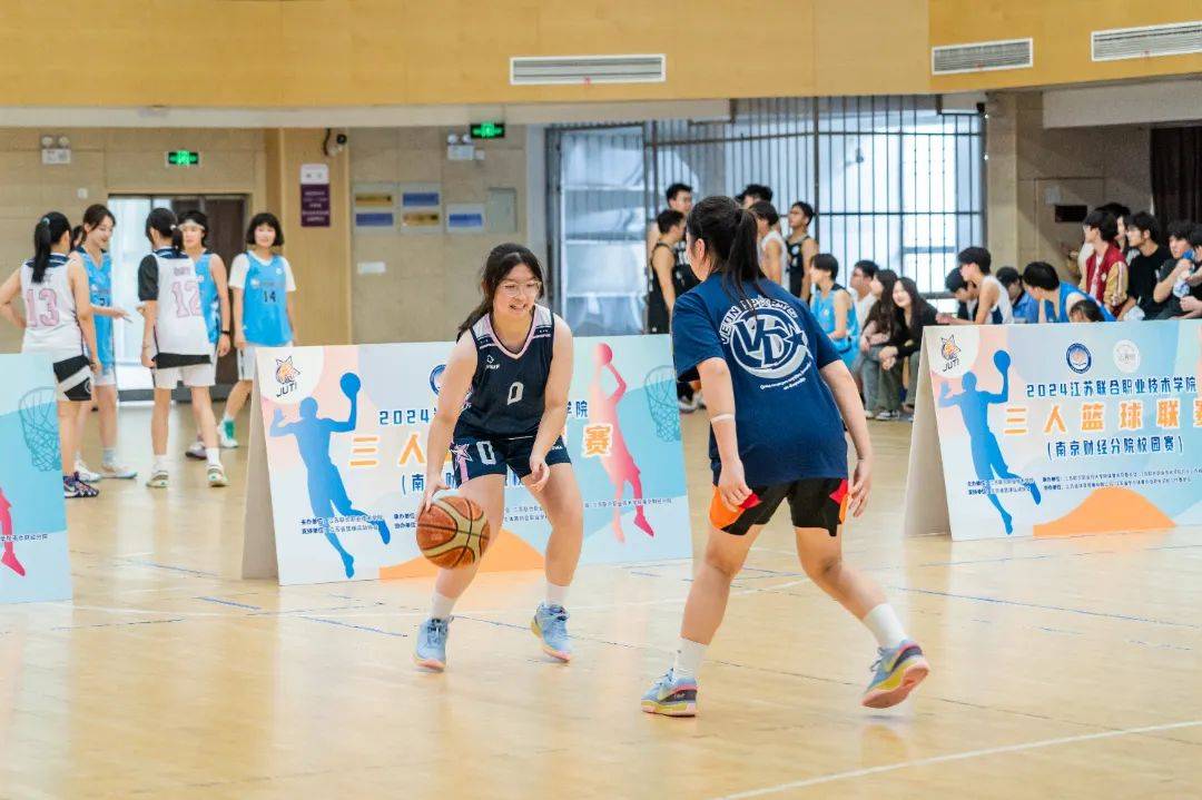 体育职业赛事为观众呈现出一场场精彩绝伦的比赛的简单介绍