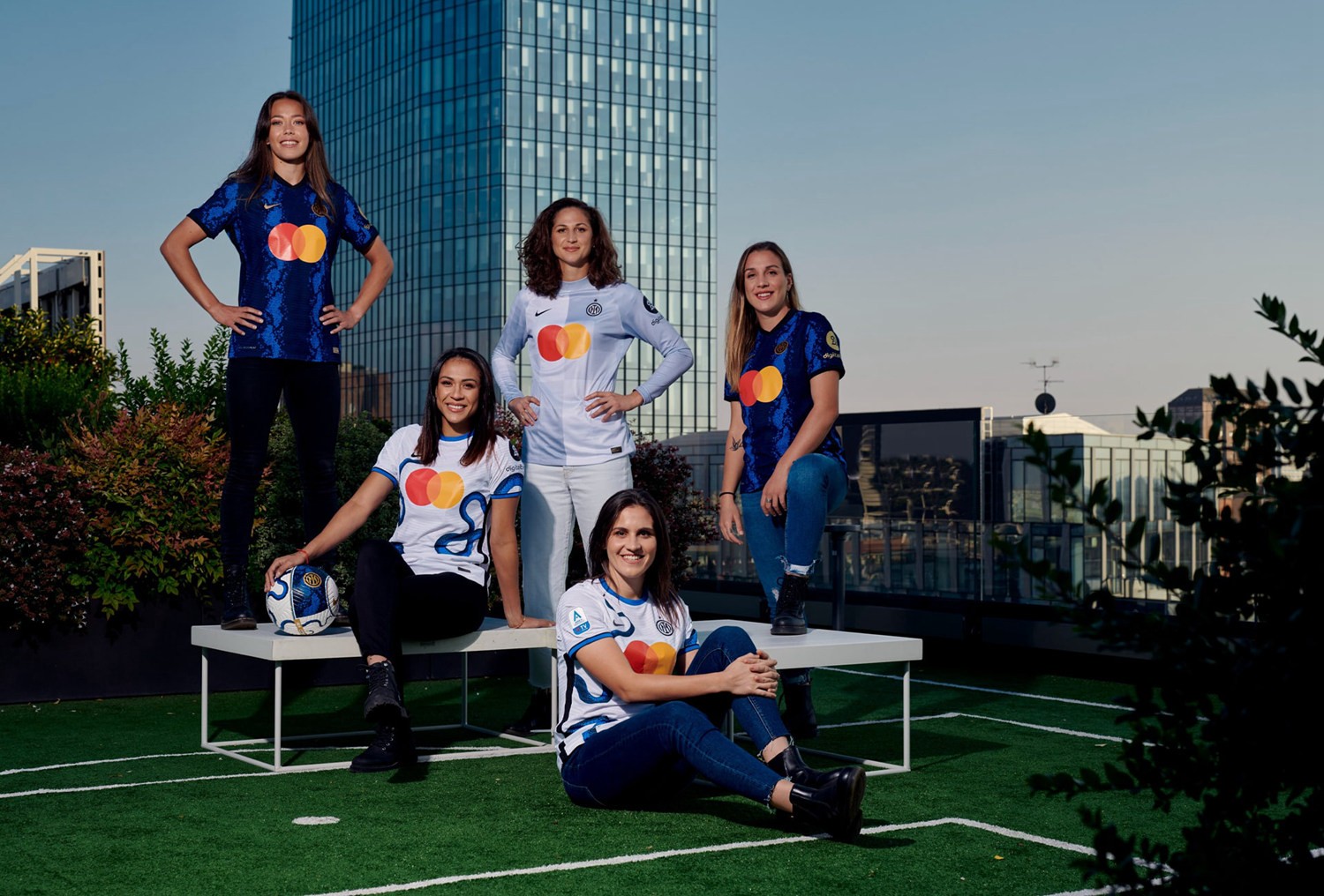 美国女足球员表现出色，领先国际赛场