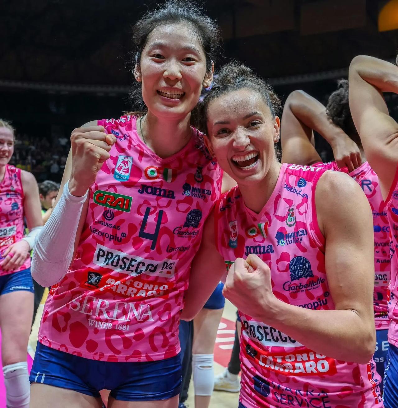 意大利女足比赛中表现强劲，晋级