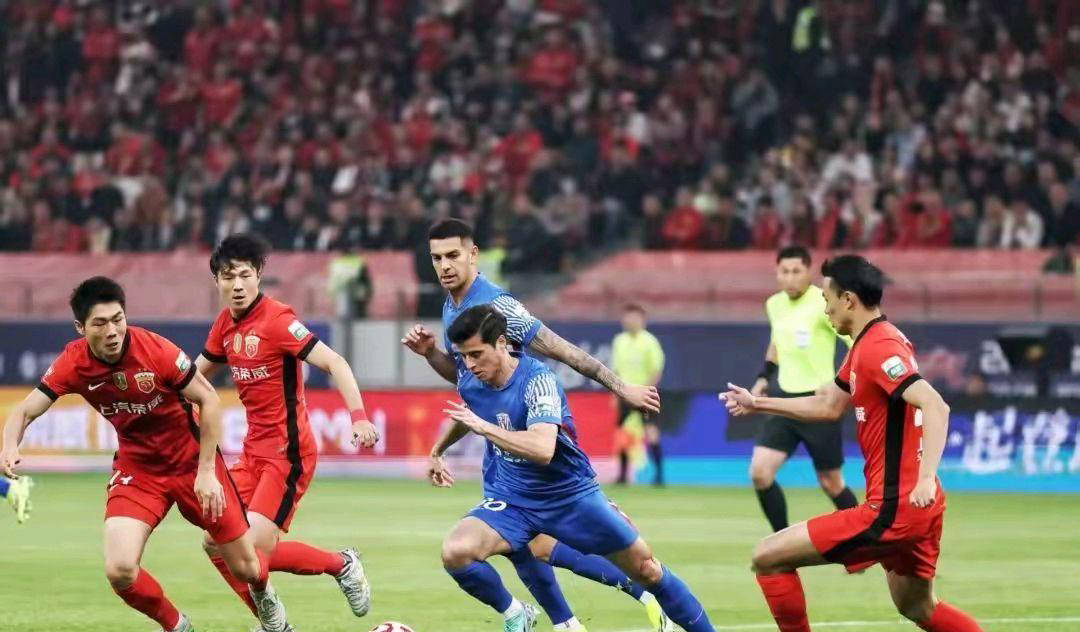 联赛冠军之争激烈进行，球队士气高昂