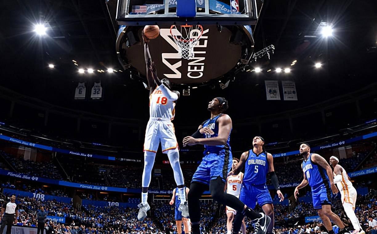 老鹰后场防守薄弱，失误频发致使失分不断