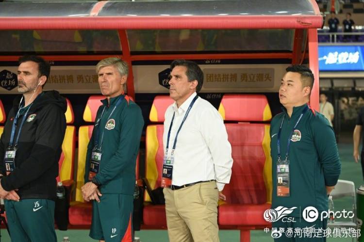 关于浙江绿城俱乐部球员努力拼搏以争夺联赛冠军的信息