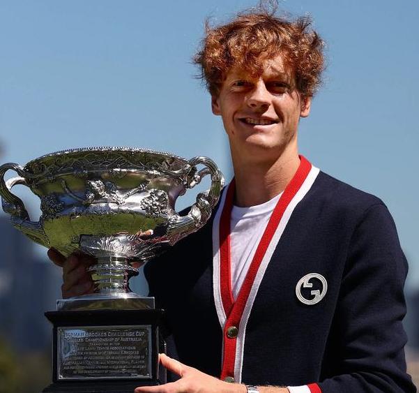 包含战胜强手的球队崭露头角，实力备受期待的词条