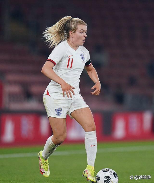 英格兰女足球员发挥出色，国际赛场上连连获胜