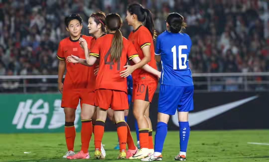 关于国际足坛独特风采：女足赛事吸引观众的信息
