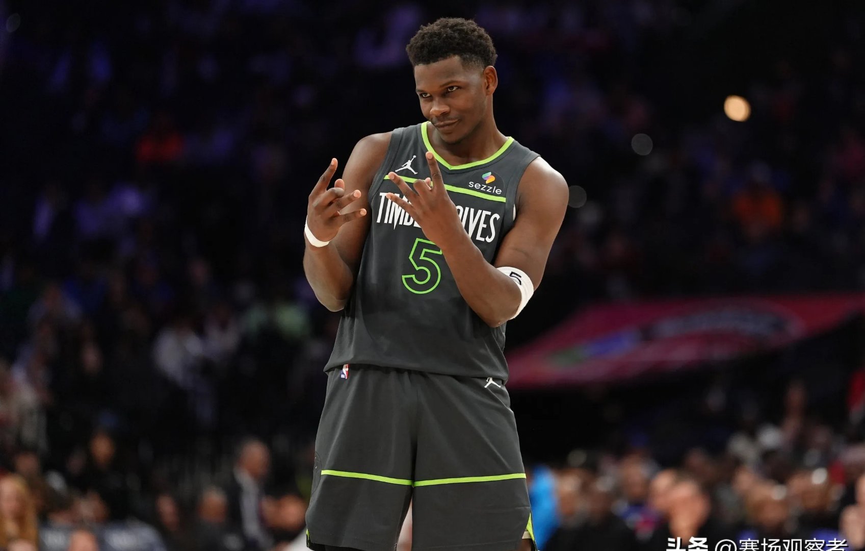 包含开拓者主场击败森林狼，拉塞尔表现出色却未能率队取胜的词条