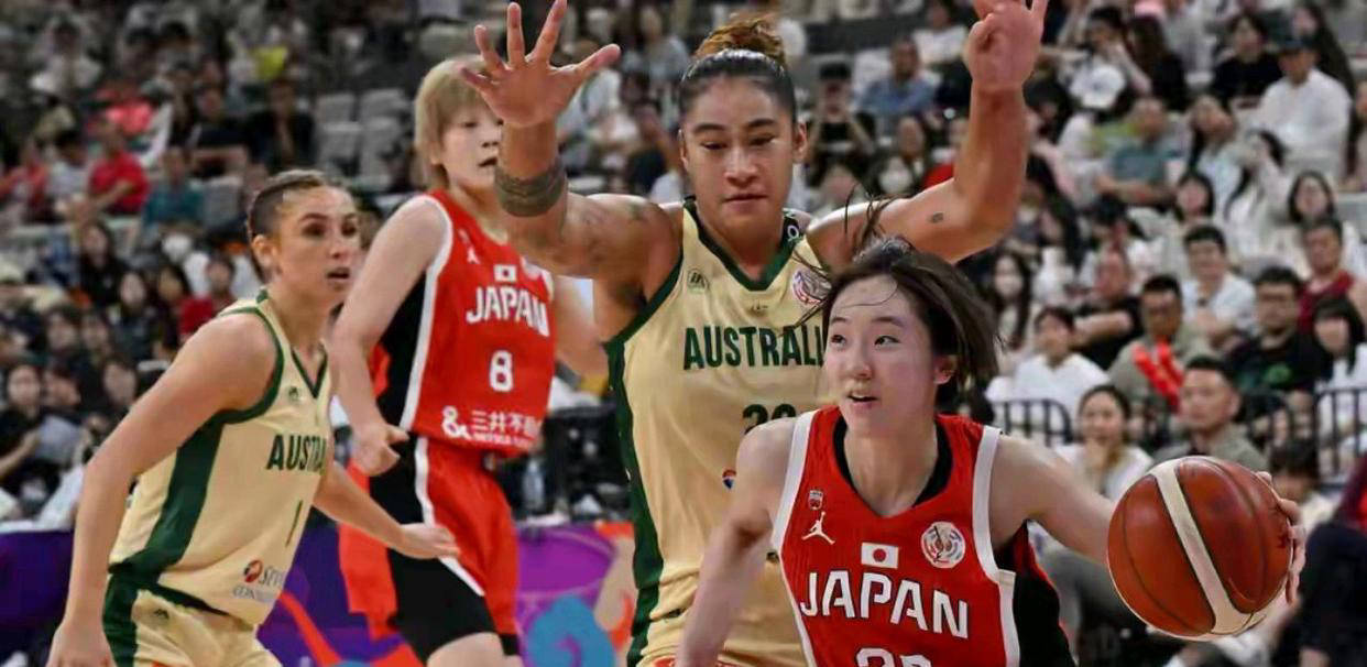 澳大利亚女子篮球队在比赛中取得胜利