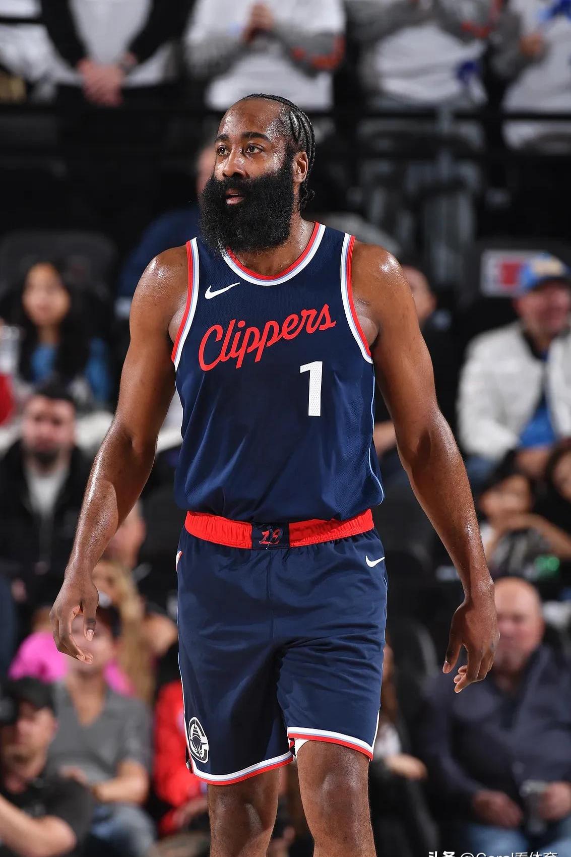 快船大胜雷霆保持不败