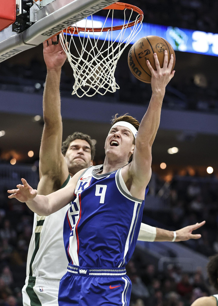 雄鹿全队得分过百胜国王