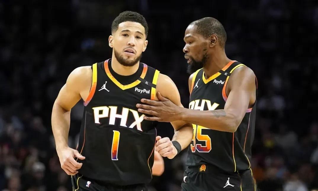 关于太阳战胜灰熊,布克独得31分的信息 关于太阳战胜灰熊,布克独得31分的信息