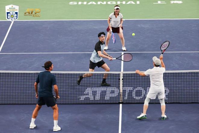 日本网球队鏖战德国网球队，费德勒统治全场的简单介绍