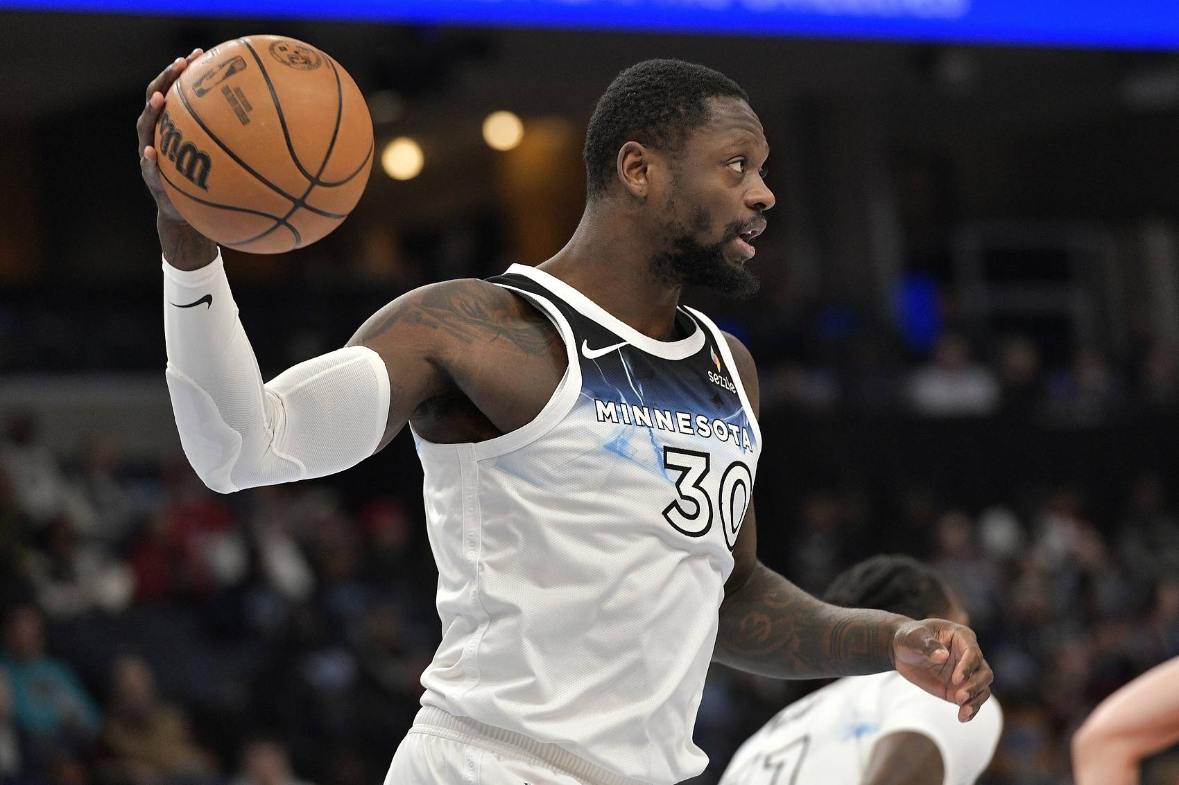 独行侠主场战胜热火，重返季后赛