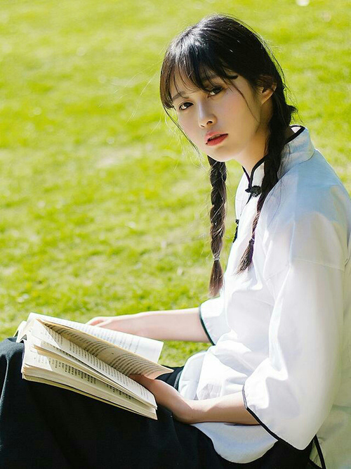 尖叫与寂静，当F1引擎咆哮时，恩比德在另一个世界拉满存在感